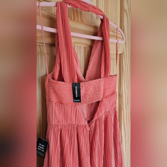 NWT Express Pleated Twisted Halter Neck Midi Dress in Apricot Orange Size Small - Picture 3 of 12